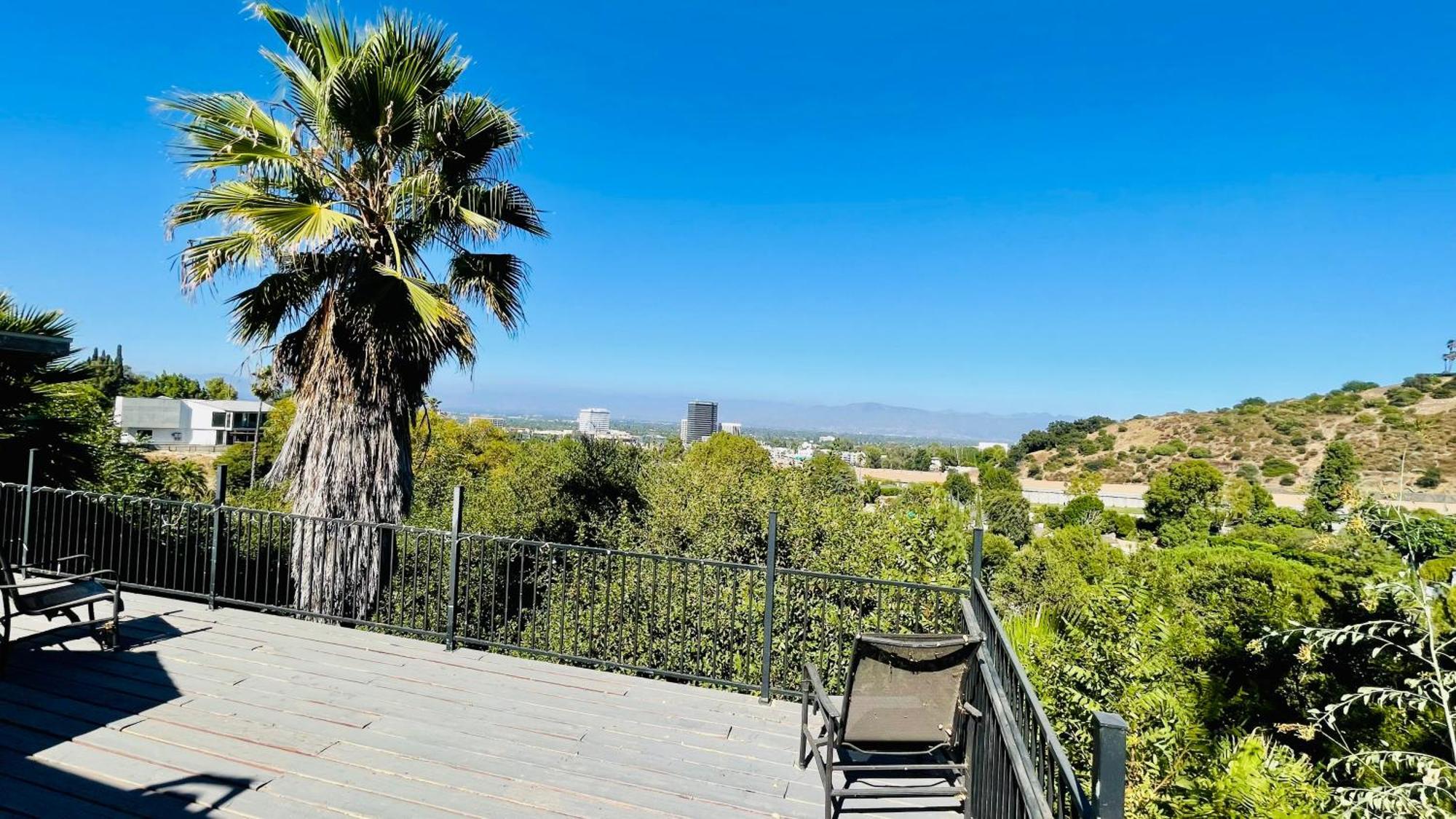 Women Only Oasis In Center Private Bedroom Large Estate View Pool Encino Hills Sherman Oaks 405-101 Xsepulveda Casa de hóspedes Los Angeles